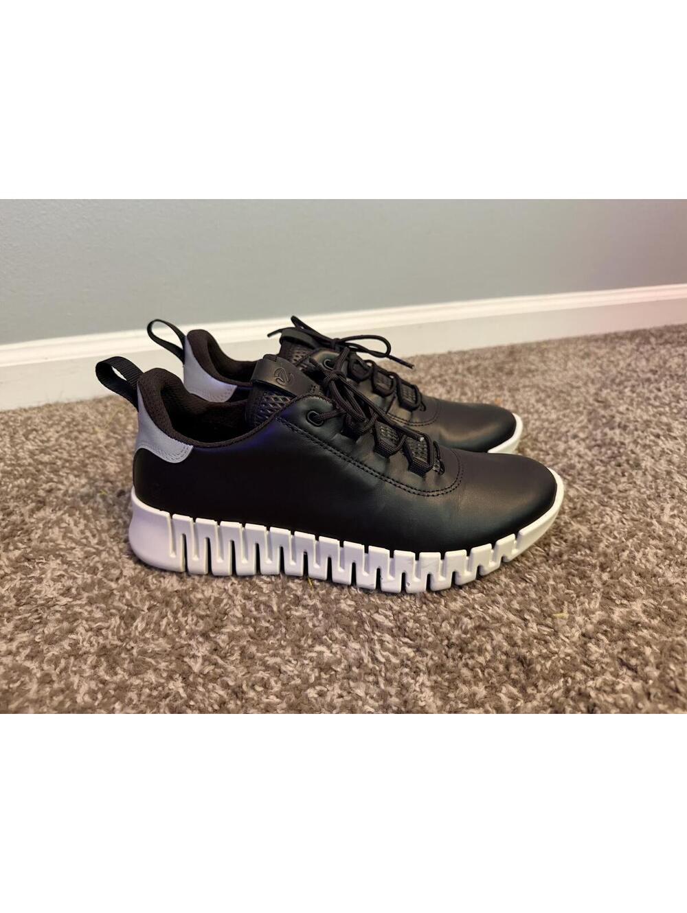 Ecco Gruuv Leather Sneakers Women’s 9-9.5